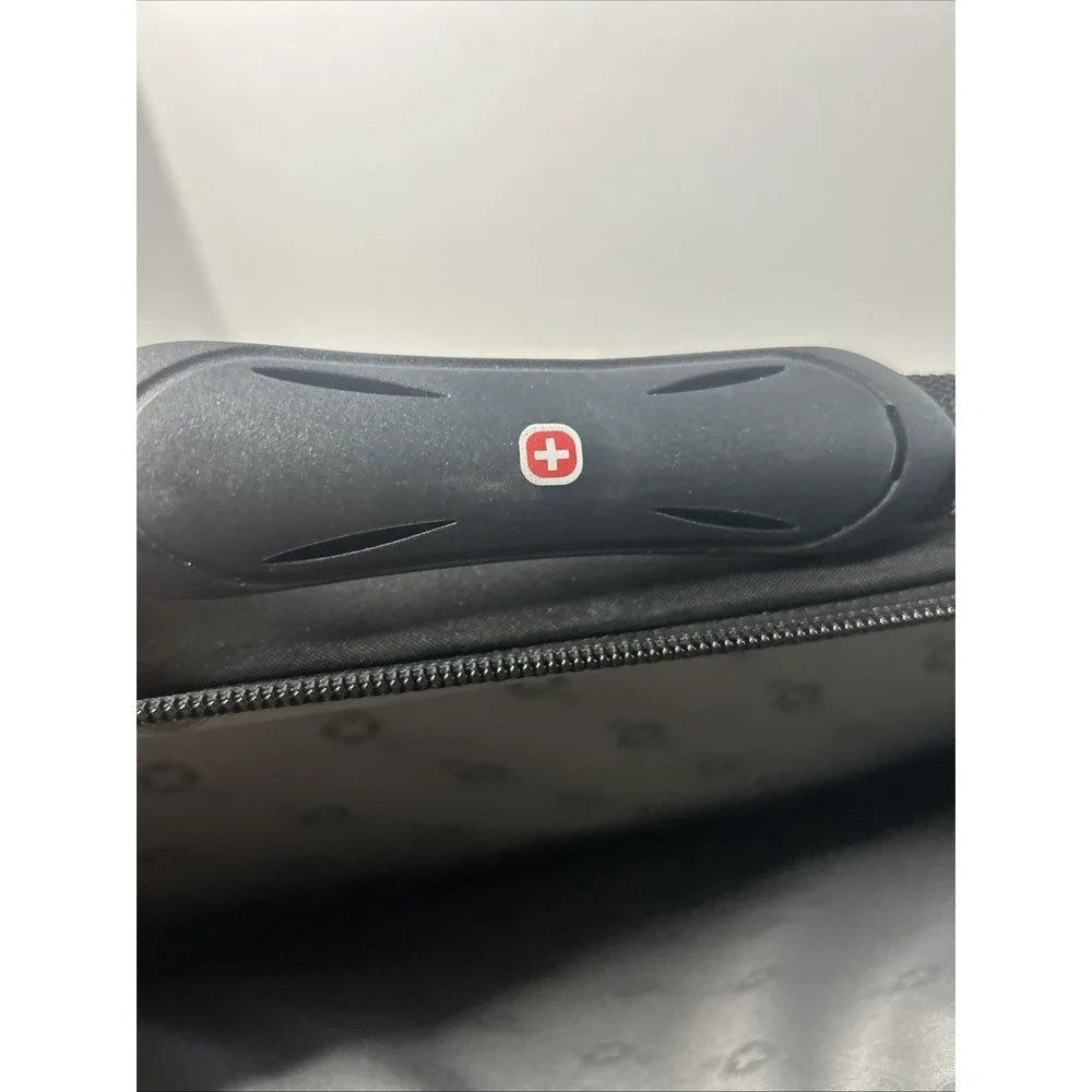 SwissGear by Wenger Laptop Messenger Bag Black Briefcase Shoulder Strap 16